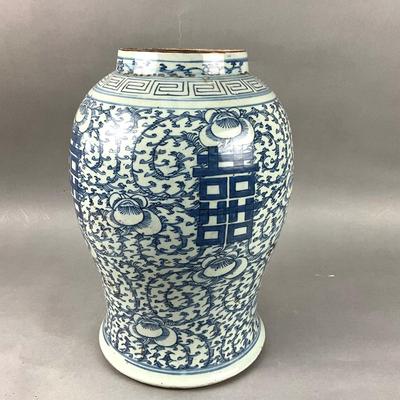 LR821 Large Antique Blue and White Canton Jar