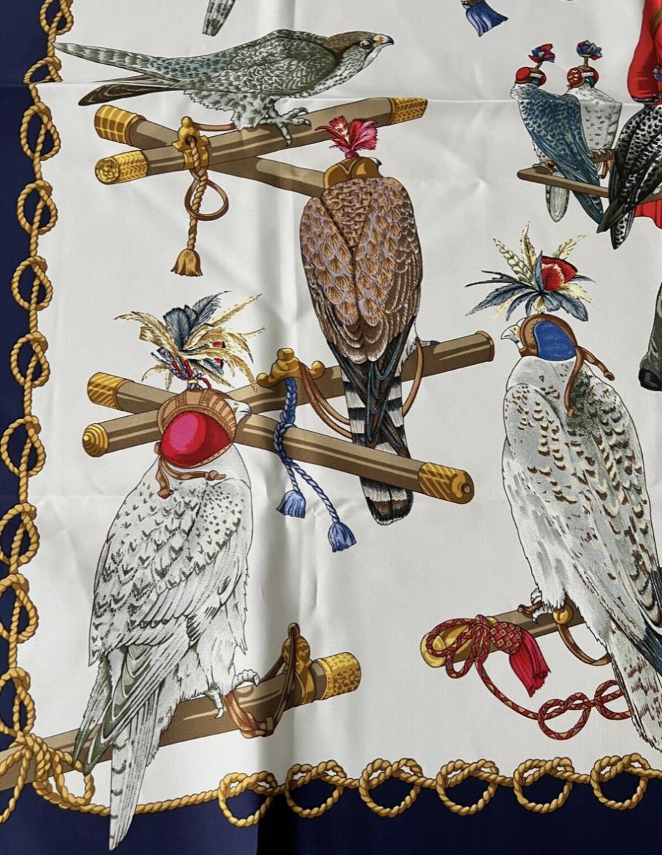 美品　HERMES 　カレ90　LES OISEAUX DU ROY 王の鳥たち HERMES エルメス スカーフ カレ90 『LES OISEAUX DU ROY(王の鳥