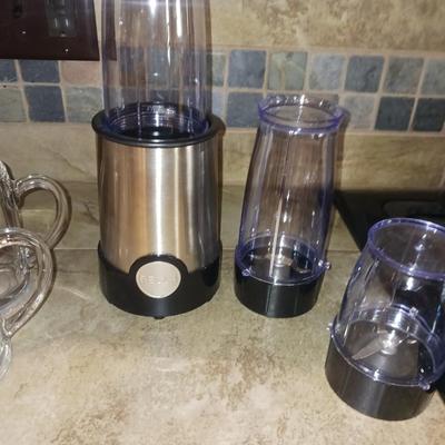 BELLA BLENDER AND 5 GLASS MUGS W/ A "G" MONOGRAM