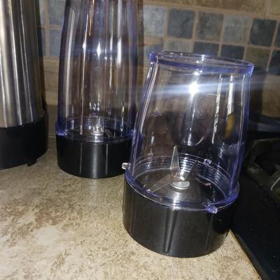 BELLA BLENDER AND 5 GLASS MUGS W/ A "G" MONOGRAM
