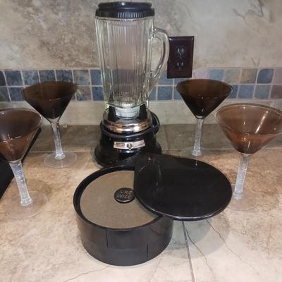 WARING PROFESSIONAL BLENDER, 4 STEMMED GLASSES AND MOISTENING PAD