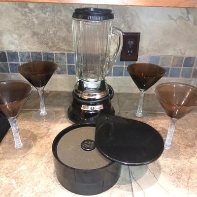 WARING PROFESSIONAL BLENDER, 4 STEMMED GLASSES AND MOISTENING PAD