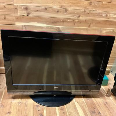 FR900 LG Flatscreen 32" Television on Stand
