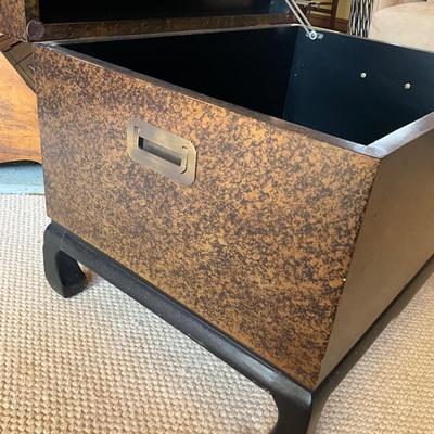 GH905 Chinese Mottled Gold & Black Chinoiserie Chest / Side Table