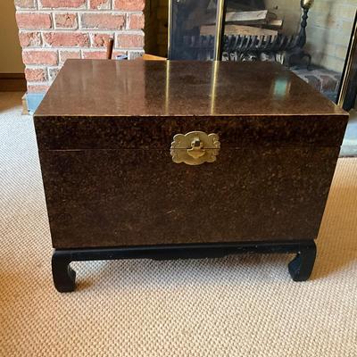 GH905 Chinese Mottled Gold & Black Chinoiserie Chest / Side Table