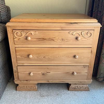 GH907 Vintage Carved Three Drawer Pine Dresser / End Table