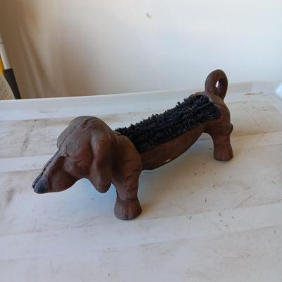 CAST IRON SHOE CLEANER