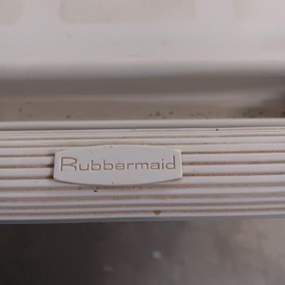 3 TIER RUBBERMAID UTILITY CART ON CASTERS