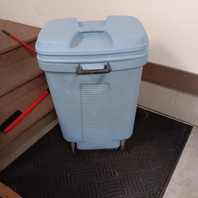 COMMERCIAL RUBBER BACK RUG, TRASH CAN ON WHEELS, SWIVEL BAR STOOL AND MORE