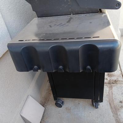 VERY NICE WEBER PROPANE GRILL W/TANK & COVER