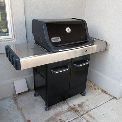 VERY NICE WEBER PROPANE GRILL W/TANK & COVER