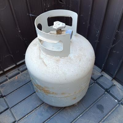 FULL PROPANE TANK