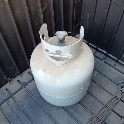 FULL PROPANE TANK
