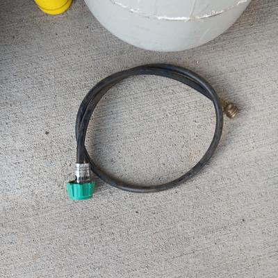 FULL PROPANE TANK, GAS HOSE AND PARTIAL BENZO