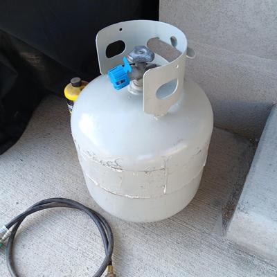FULL PROPANE TANK, GAS HOSE AND PARTIAL BENZO