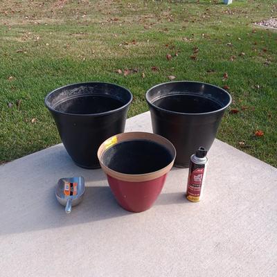 3 PLASTIC FLOWER POTS, NEW ALUMINUM SCOOP AND WASP SPRAY