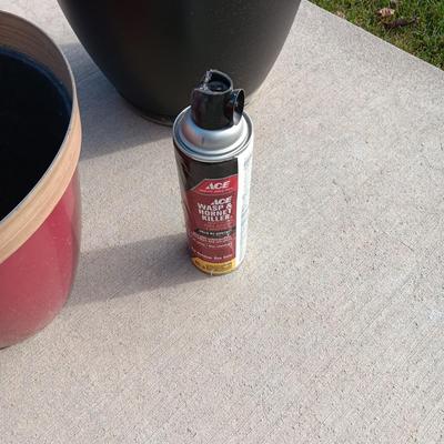 3 PLASTIC FLOWER POTS, NEW ALUMINUM SCOOP AND WASP SPRAY