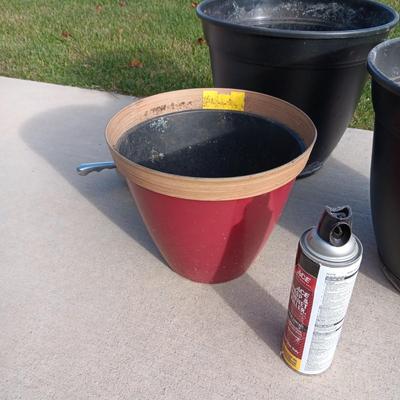 3 PLASTIC FLOWER POTS, NEW ALUMINUM SCOOP AND WASP SPRAY