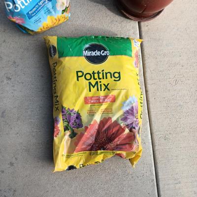 2 PLASTIC AND 1 CLAY FLOWER POTS PLUS BAG OF POTTING SOIL MIX