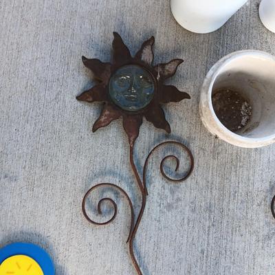 2 STAKEDS IRON AND GLASS SUNS, 3 SMALLER FLOWER POTS AND WALL HUNG SIGNS