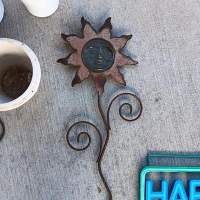 2 STAKEDS IRON AND GLASS SUNS, 3 SMALLER FLOWER POTS AND WALL HUNG SIGNS