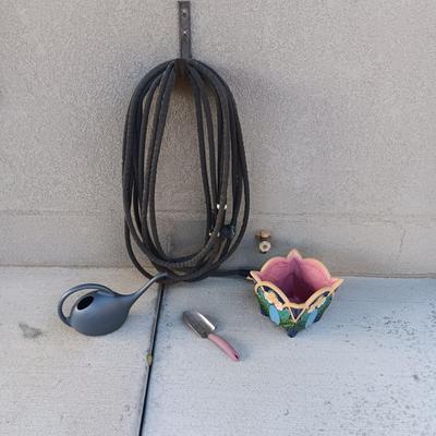 GARDEN HOSE W/SPRAYER, NICE CERAMIC FLOWER POT AND MORE
