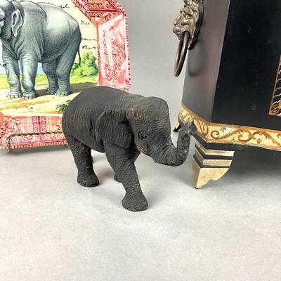 D946 Decorative Elephant Figures and Decor