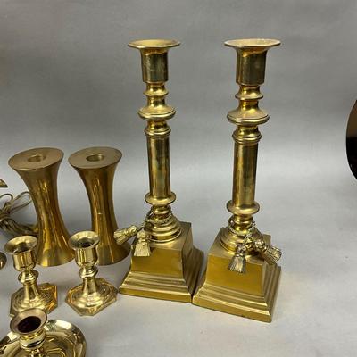 D947 Large Decorative Brass Lamps and Candlestick Lot