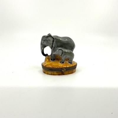 D949 Elephant Limoges Porcelain Box
