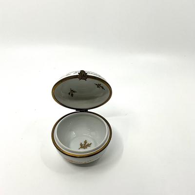 D950 Round Vintage French Limoges Porcelain Box