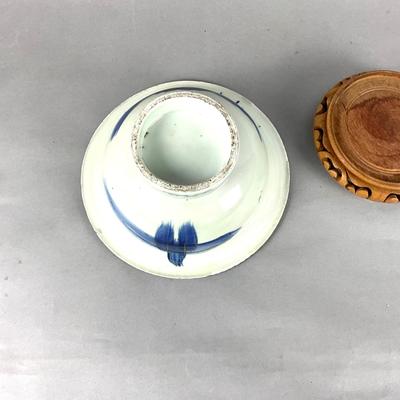 K958 Antique Blue and White Imari Chinese Bowl on Stand