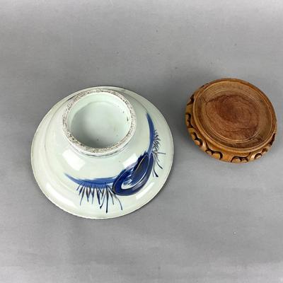 K958 Antique Blue and White Imari Chinese Bowl on Stand