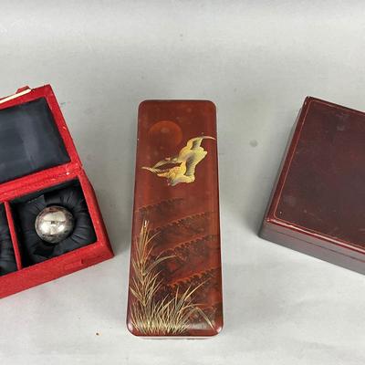 D973 Set of Lacquered Boxes and Chinese Boading