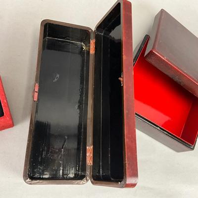 D973 Set of Lacquered Boxes and Chinese Boading