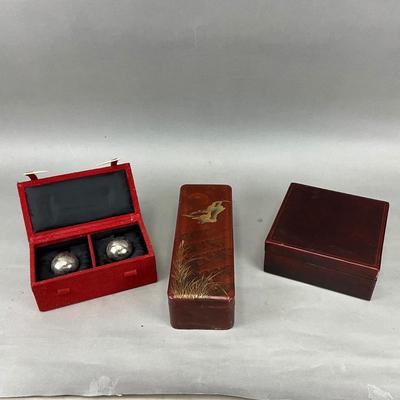 D973 Set of Lacquered Boxes and Chinese Boading