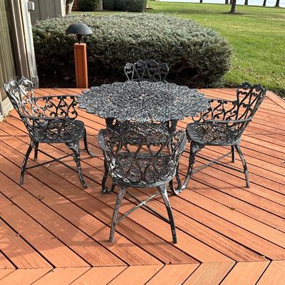 O976 Vintage Cast Aluminum Table and 4 Chairs