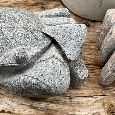SR981 Set of Stone Fountain Crabs with White Pot