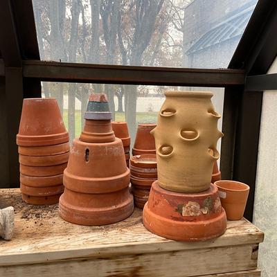 SR982 Lot of Terra Cotta Flower Pots