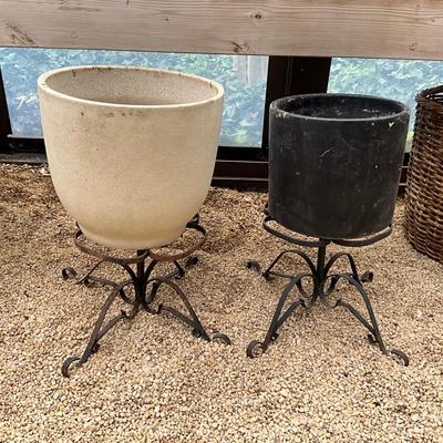 SR983 Two Pots on Metal Turned Plant Stands