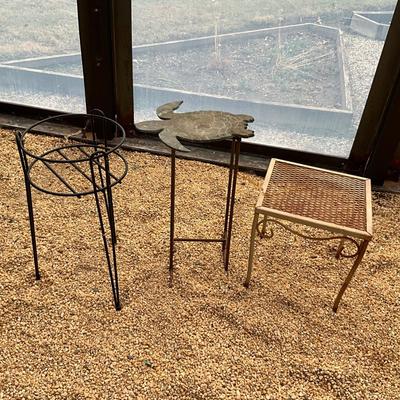 SR986 Vintage Brass Metal Tortoise Plant Stand