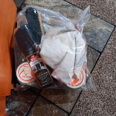 SHOE SHINE KIT W/EVERYTHING YOU'LL NEED