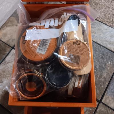 SHOE SHINE KIT W/EVERYTHING YOU'LL NEED