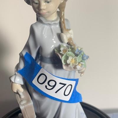 Lladro Girl With Boquet