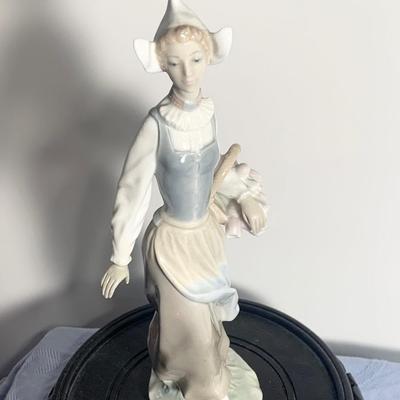 Lladro Figurine - Girl With Flowers