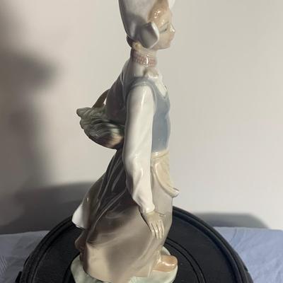 Lladro Figurine - Girl With Flowers