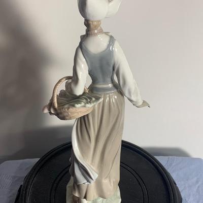 Lladro Figurine - Girl With Flowers