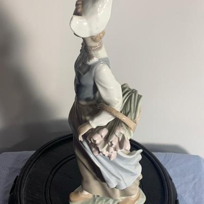 Lladro Figurine - Girl With Flowers