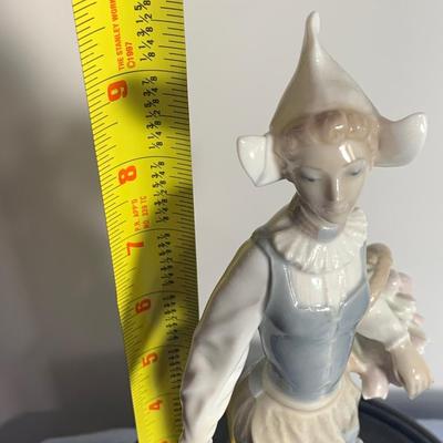 Lladro Figurine - Girl With Flowers