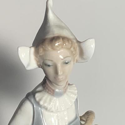 Lladro Figurine - Girl With Flowers