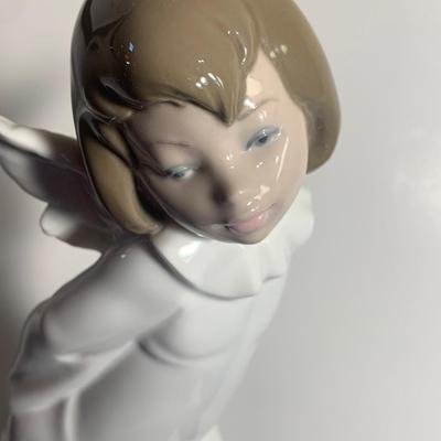 Lladro Figurine - Angel Girl w/Lantern